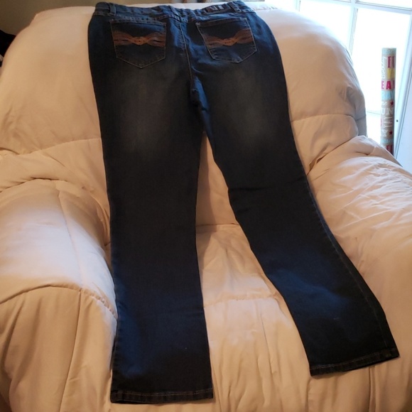 Jeans - Picture 2 of 3